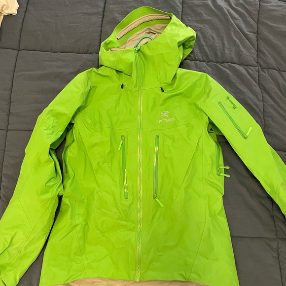 Arc’teryx Alpha SV size medium - Picture 3 of 5